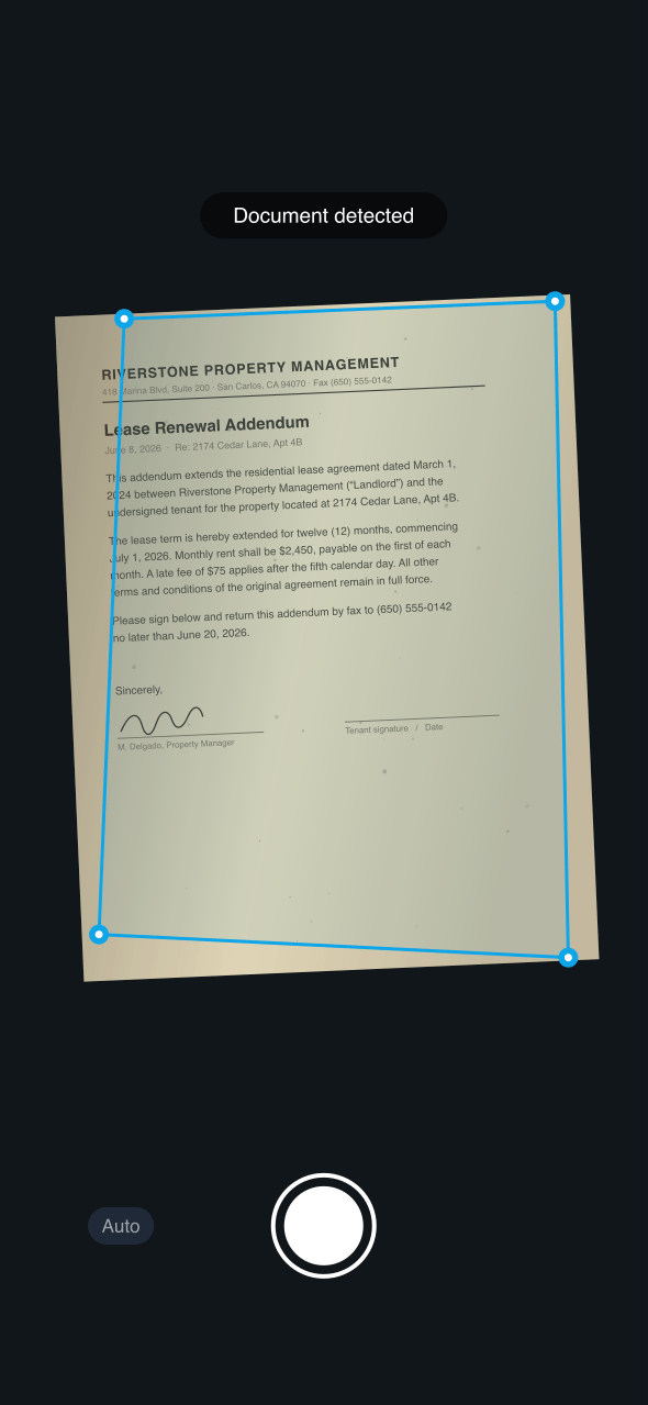 FaxDash scan screen detecting the edges of a paper document with the camera